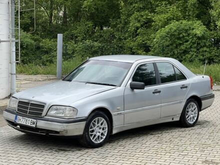 Мерседес Ц-Класс 2000 в Черновцах на Automoto.ua Серый Мерседес Ц-Класс, объемом двигателя 2.2 л и пробегом 300 тыс. км за 900 $, фото 1 на Automoto.ua