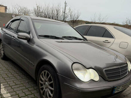 Сірий Мерседес Ц-Клас, об'ємом двигуна 2.2 л та пробігом 500 тис. км за 3900 $, фото 1 на Automoto.ua