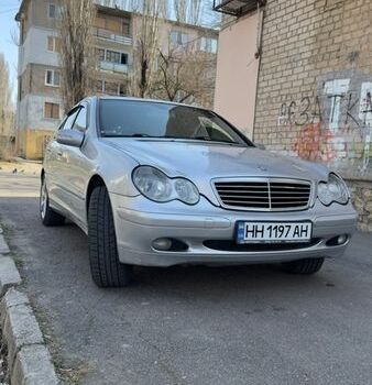 Серый Мерседес Ц-Класс, объемом двигателя 1.8 л и пробегом 361 тыс. км за 4500 $, фото 1 на Automoto.ua