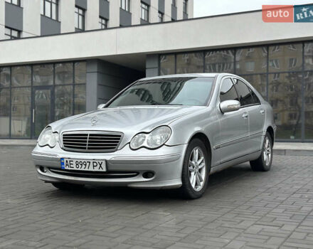 Серый Мерседес Ц-Класс, объемом двигателя 2 л и пробегом 436 тыс. км за 4499 $, фото 1 на Automoto.ua