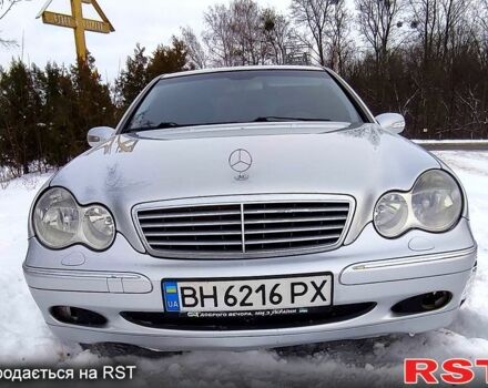 Серый Мерседес Ц-Класс, объемом двигателя 2 л и пробегом 301 тыс. км за 3800 $, фото 1 на Automoto.ua