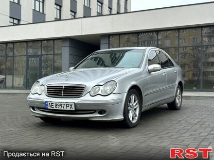 Сірий Мерседес Ц-Клас, об'ємом двигуна 2 л та пробігом 274 тис. км за 4499 $, фото 1 на Automoto.ua