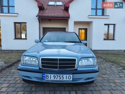 Серый Мерседес Ц-Класс, объемом двигателя 2 л и пробегом 385 тыс. км за 3750 $, фото 1 на Automoto.ua