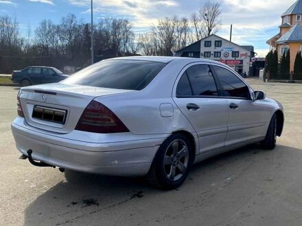 Сірий Мерседес Ц-Клас, об'ємом двигуна 2 л та пробігом 250 тис. км за 3600 $, фото 1 на Automoto.ua