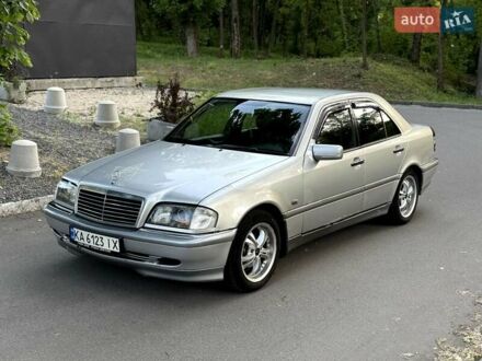 Мерседес Ц-Класс 2000 в Киеве на Automoto.ua Серый Мерседес Ц-Класс, объемом двигателя 2 л и пробегом 320 тыс. км за 2500 $, фото 1 на Automoto.ua