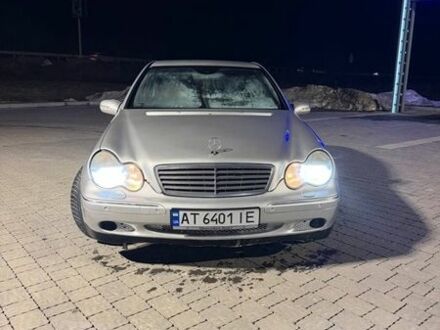 Сірий Мерседес Ц-Клас, об'ємом двигуна 2 л та пробігом 240 тис. км за 3750 $, фото 1 на Automoto.ua