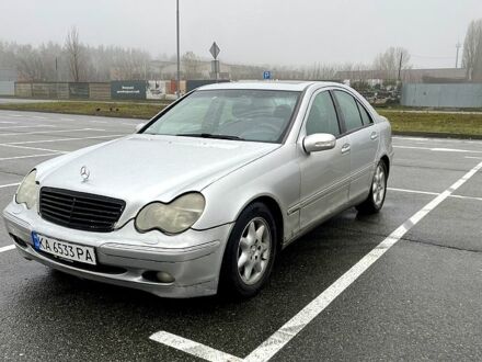 Сірий Мерседес Ц-Клас, об'ємом двигуна 2 л та пробігом 284 тис. км за 3700 $, фото 1 на Automoto.ua
