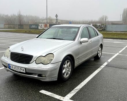 Серый Мерседес Ц-Класс, объемом двигателя 2 л и пробегом 284 тыс. км за 3700 $, фото 1 на Automoto.ua