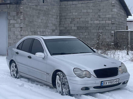 Сірий Мерседес Ц-Клас, об'ємом двигуна 2 л та пробігом 335 тис. км за 3700 $, фото 1 на Automoto.ua