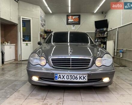 Сірий Мерседес Ц-Клас, об'ємом двигуна 2 л та пробігом 199 тис. км за 6200 $, фото 1 на Automoto.ua