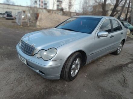 Серый Мерседес Ц-Класс, объемом двигателя 2 л и пробегом 367 тыс. км за 2600 $, фото 1 на Automoto.ua