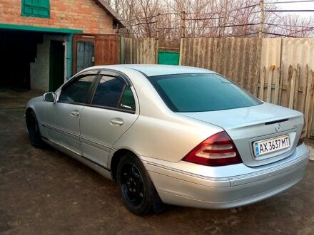 Серый Мерседес Ц-Класс, объемом двигателя 2 л и пробегом 298 тыс. км за 2300 $, фото 1 на Automoto.ua