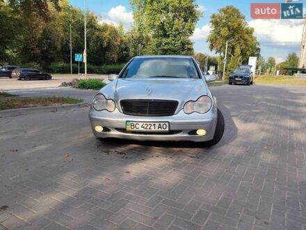 Сірий Мерседес Ц-Клас, об'ємом двигуна 2 л та пробігом 185 тис. км за 4300 $, фото 1 на Automoto.ua