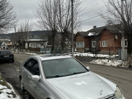 Сірий Мерседес Ц-Клас, об'ємом двигуна 2.2 л та пробігом 300 тис. км за 2700 $, фото 1 на Automoto.ua