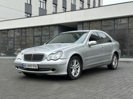 Серый Мерседес Ц-Класс, объемом двигателя 2 л и пробегом 274 тыс. км за 4499 $, фото 1 на Automoto.ua