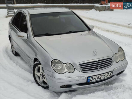 Сірий Мерседес Ц-Клас, об'ємом двигуна 2 л та пробігом 301 тис. км за 3800 $, фото 1 на Automoto.ua