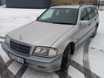 Серый Мерседес Ц-Класс, объемом двигателя 2.2 л и пробегом 300 тыс. км за 3600 $, фото 1 на Automoto.ua