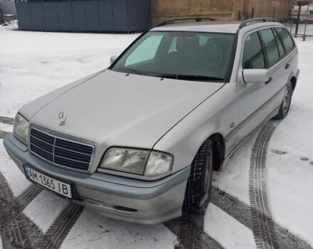 Серый Мерседес Ц-Класс, объемом двигателя 2.2 л и пробегом 300 тыс. км за 3600 $, фото 1 на Automoto.ua