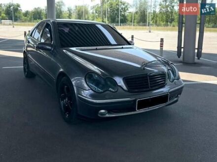 Серый Мерседес Ц-Класс, объемом двигателя 2.6 л и пробегом 250 тыс. км за 4700 $, фото 1 на Automoto.ua