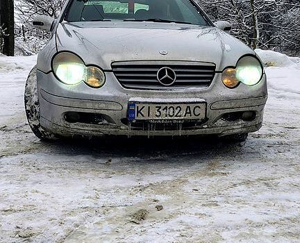 Серый Мерседес Ц-Класс, объемом двигателя 2 л и пробегом 26 тыс. км за 2700 $, фото 1 на Automoto.ua