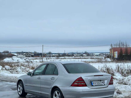 Сірий Мерседес Ц-Клас, об'ємом двигуна 2 л та пробігом 400 тис. км за 3700 $, фото 1 на Automoto.ua