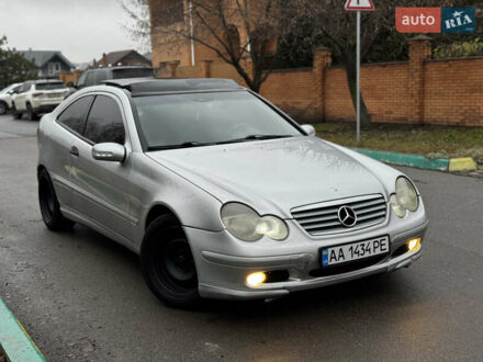 Сірий Мерседес Ц-Клас, об'ємом двигуна 2 л та пробігом 270 тис. км за 2950 $, фото 1 на Automoto.ua