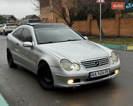 Сірий Мерседес Ц-Клас, об'ємом двигуна 2 л та пробігом 270 тис. км за 2950 $, фото 1 на Automoto.ua