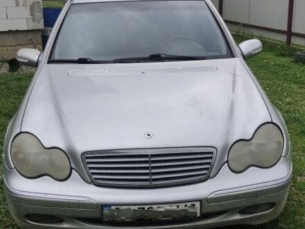 Мерседес Ц-Класс 2001 в Тячеве на Automoto.ua Серый Мерседес Ц-Класс, объемом двигателя 2.2 л и пробегом 400 тыс. км за 3200 $, фото 1 на Automoto.ua