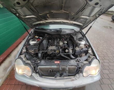 Серый Мерседес Ц-Класс, объемом двигателя 2.1 л и пробегом 300 тыс. км за 2999 $, фото 1 на Automoto.ua