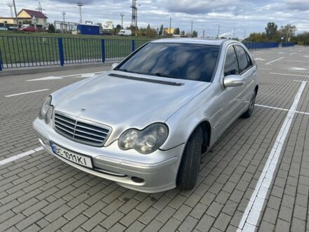 Мерседес Ц-Класс 2001 в Нововолынск на Automoto.ua Серый Мерседес Ц-Класс, объемом двигателя 2.2 л и пробегом 362 тыс. км за 3200 $, фото 1 на Automoto.ua