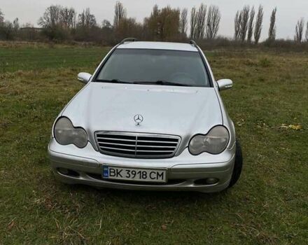 Серый Мерседес Ц-Класс, объемом двигателя 2.1 л и пробегом 460 тыс. км за 5000 $, фото 1 на Automoto.ua