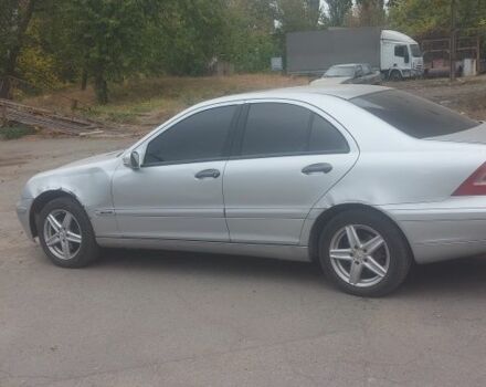 Серый Мерседес Ц-Класс, объемом двигателя 2 л и пробегом 270 тыс. км за 3000 $, фото 1 на Automoto.ua