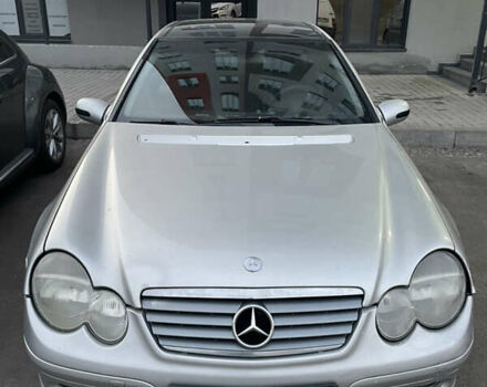 Сірий Мерседес Ц-Клас, об'ємом двигуна 2 л та пробігом 256 тис. км за 2900 $, фото 1 на Automoto.ua