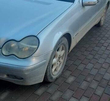 Серый Мерседес Ц-Класс, объемом двигателя 2 л и пробегом 187 тыс. км за 3500 $, фото 1 на Automoto.ua