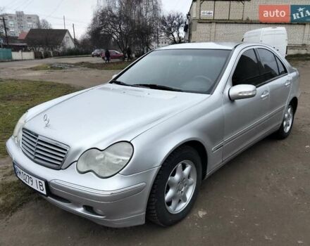 Серый Мерседес Ц-Класс, объемом двигателя 2 л и пробегом 345 тыс. км за 4800 $, фото 1 на Automoto.ua