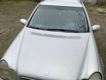 Серый Мерседес Ц-Класс, объемом двигателя 2.2 л и пробегом 384 тыс. км за 2500 $, фото 1 на Automoto.ua