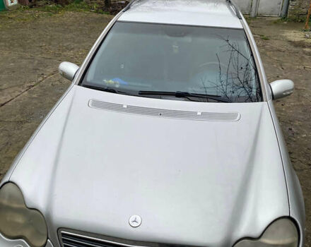 Серый Мерседес Ц-Класс, объемом двигателя 2.2 л и пробегом 384 тыс. км за 2500 $, фото 1 на Automoto.ua