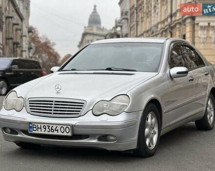 Серый Мерседес Ц-Класс, объемом двигателя 2 л и пробегом 200 тыс. км за 3800 $, фото 1 на Automoto.ua