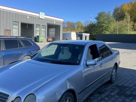 Мерседес Ц-Класс 2001 в Черновцах на Automoto.ua Серый Мерседес Ц-Класс, объемом двигателя 2.6 л и пробегом 300 тыс. км за 2300 $, фото 1 на Automoto.ua