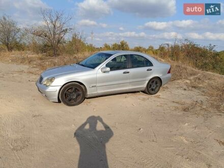 Мерседес Ц-Класс 2001 в Каменское - Днепродзержинск на Automoto.ua Серый Мерседес Ц-Класс, объемом двигателя 2.2 л и пробегом 410 тыс. км за 3500 $, фото 1 на Automoto.ua