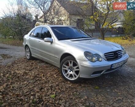 Серый Мерседес Ц-Класс, объемом двигателя 2.6 л и пробегом 406 тыс. км за 3750 $, фото 1 на Automoto.ua