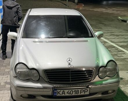 Мерседес Ц-Клас 2001 у Києві на Automoto.ua Сірий Мерседес Ц-Клас, об'ємом двигуна 2 л та пробігом 195 тис. км за 4500 $, фото 1 на Automoto.ua