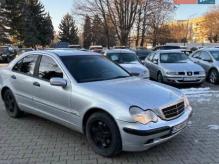 Мерседес Ц-Класс 2001 в Черновцах на Automoto.ua Серый Мерседес Ц-Класс, объемом двигателя 2.15 л и пробегом 340 тыс. км за 3800 $, фото 1 на Automoto.ua