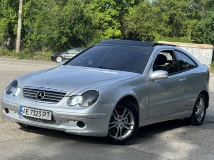 Мерседес Ц-Клас 2001 у Запоріжжя на Automoto.ua Сірий Мерседес Ц-Клас, об'ємом двигуна 2.1 л та пробігом 300 тис. км за 3750 $, фото 1 на Automoto.ua