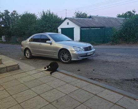 Сірий Мерседес Ц-Клас, об'ємом двигуна 2.6 л та пробігом 238 тис. км за 4200 $, фото 1 на Automoto.ua