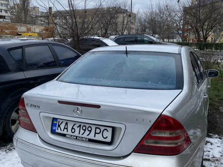 Сірий Мерседес Ц-Клас, об'ємом двигуна 2 л та пробігом 240 тис. км за 3000 $, фото 1 на Automoto.ua