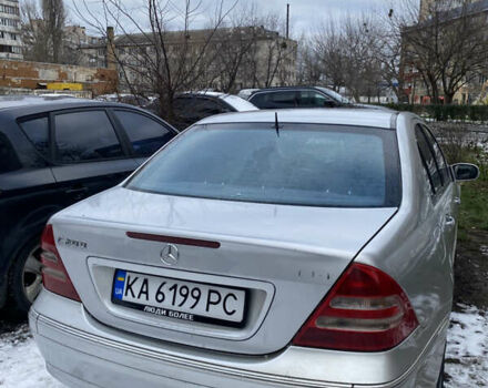 Серый Мерседес Ц-Класс, объемом двигателя 2 л и пробегом 240 тыс. км за 3000 $, фото 1 на Automoto.ua