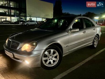 Серый Мерседес Ц-Класс, объемом двигателя 2 л и пробегом 440 тыс. км за 3500 $, фото 1 на Automoto.ua