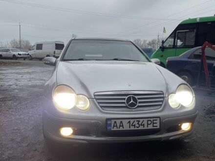 Серый Мерседес Ц-Класс, объемом двигателя 2 л и пробегом 274 тыс. км за 2450 $, фото 1 на Automoto.ua