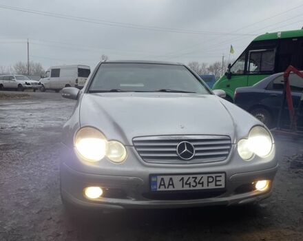 Сірий Мерседес Ц-Клас, об'ємом двигуна 2 л та пробігом 274 тис. км за 2450 $, фото 1 на Automoto.ua